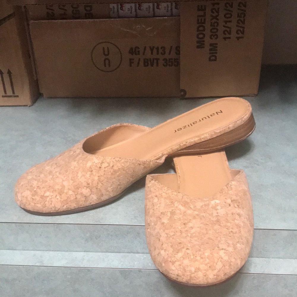 Naturalizer Women's Tan Slip-On Shoes